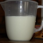 Messbecher mit 500 ml Milch